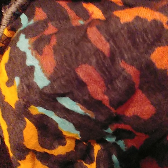 ☀☀3/9$ ☀☀Cute infinity scarf - Picture 2 of 3